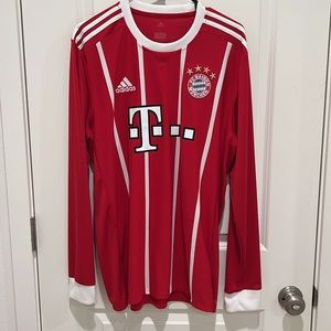 FC BAYERN MUCHEN Home soccer jersey